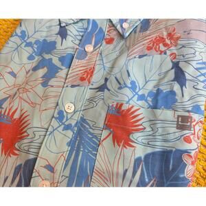 Huk Men's Casual Short Sleeve Button-Up Shirt with Floral Print‎ size small
